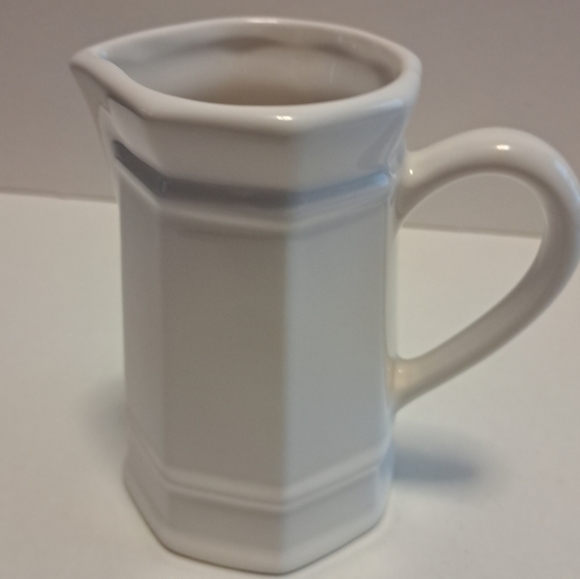 Pfaltzgraff Stoneware Heritage White Creamer 5" 10oz. - Picture 4 of 4